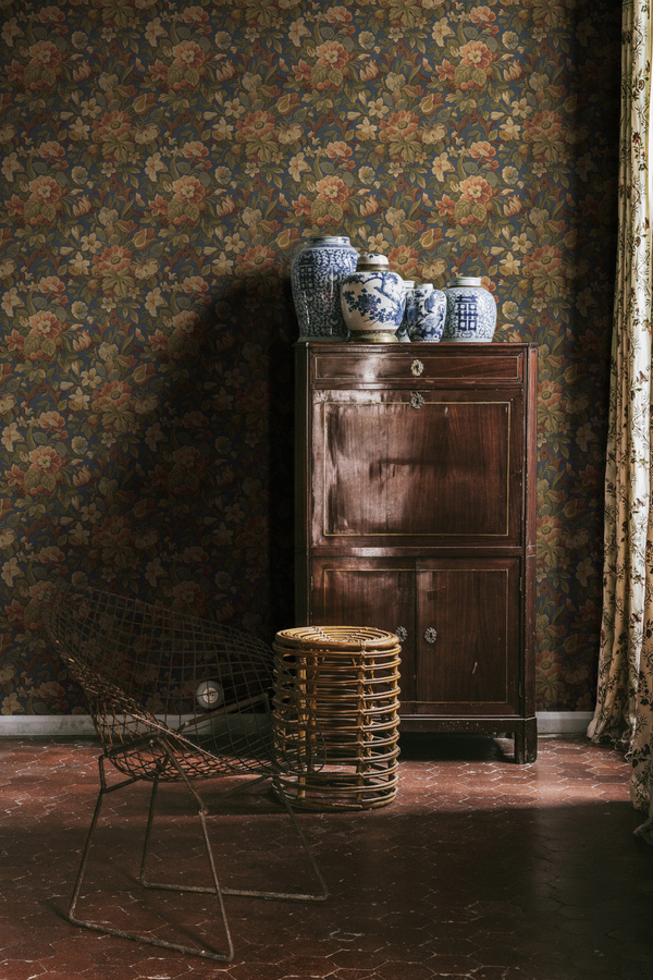 Rebel Walls Tapete Vintage Garden in Blue mit floralem Botanical Design aus Vlies - Bild 1
