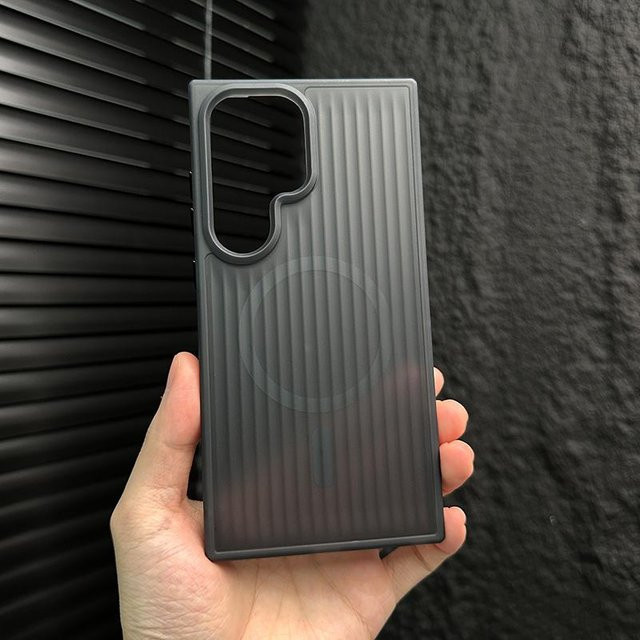 Stoßfeste Samsung Galaxy Hülle mit mattem Streifen-Design und MagSafe Unterstützung in Schwarz für Samsung Galaxy S25 S24 S23 S22 S21 Plus Ultra - Bild 1