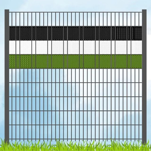 zaun zu Sichtschutzstreifen Vereinsfarben Schwarz/Weiß/Grün aus PVC, semi-transparent und gelocht - Bild 1
