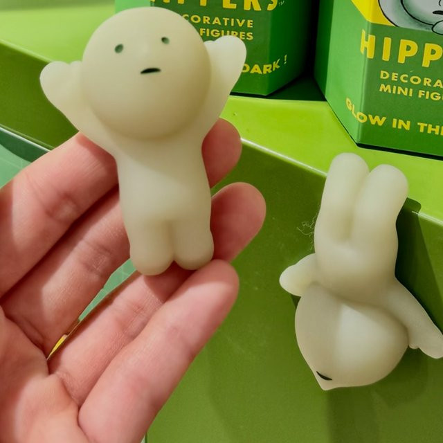 Bandai Smiski Hipper-Serie, Leuchtende Deko-Minifiguren Blindbox, ab 14 Jahren - Bild 1