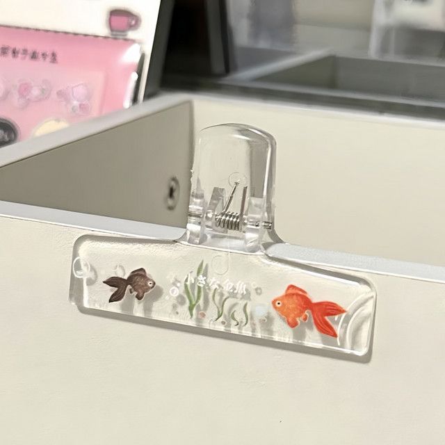 Transparenter Acryl-Goldfischhalter als dekorativer Halter für Bücher, Dokumente und Klavierpartituren - Bild 1