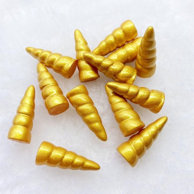 10 Stück Yiran bag Kawaii Harz Mini 3D Einhornhorn Cabochons mit flacher Rückseite in Braun und Gold für DIY Scrapbooking und Haarschmuck-Dekoration - Bild 1