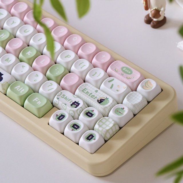Apple Cat PBT Tastenkappen Set in Rosa, Weiß und Grün mit Thermosublimation und zwei zusätzlichen Spacebars - Bild 1