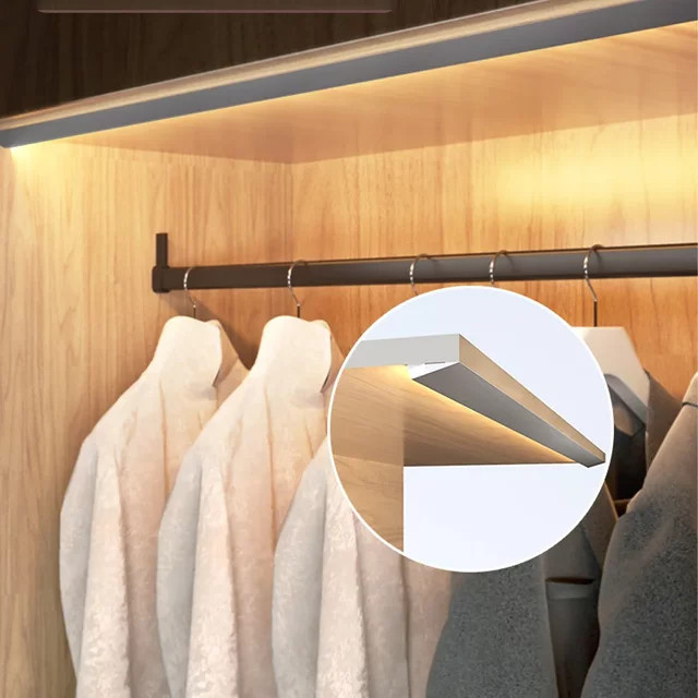Khelse LED Aluminium Profil für Küchenschrankbeleuchtung in Silber mit 45 Grad Winkel zur Oberflächenmontage - Bild 1