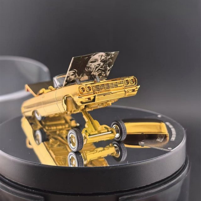 MASSDI Impala West Coast Gold, Modifiziertes Auto, 1:64, Metall, Gold - Bild 1