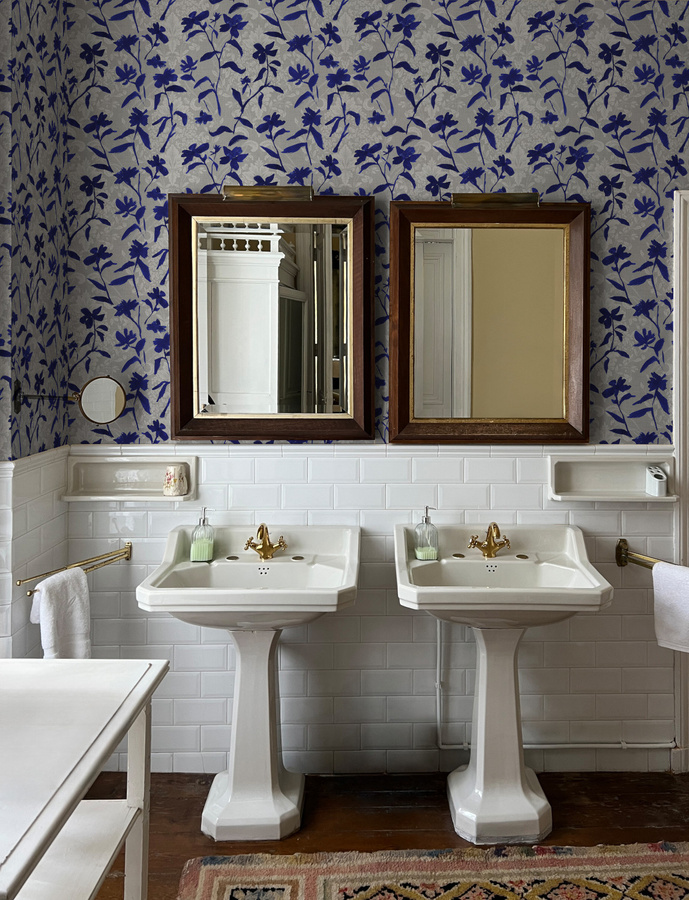 Tres Tintas Tapete Blooming Damask in Blau - Bild 1