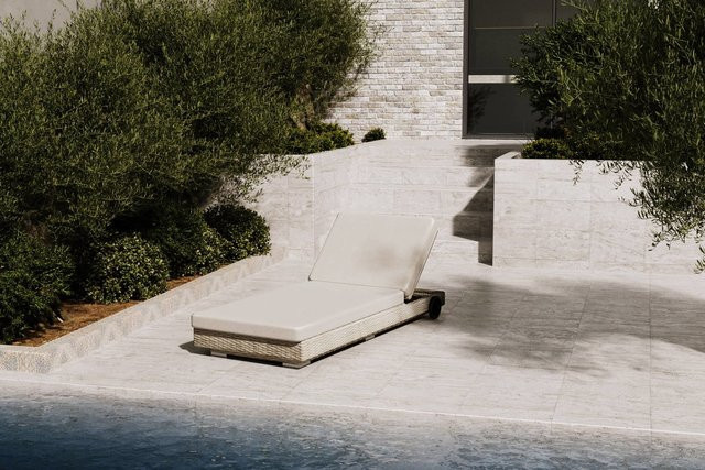 OUTFLEXX Gartenliege aus Polyrattan in Beige mit Kissen und verstellbarer Kopfstütze - Bild 1