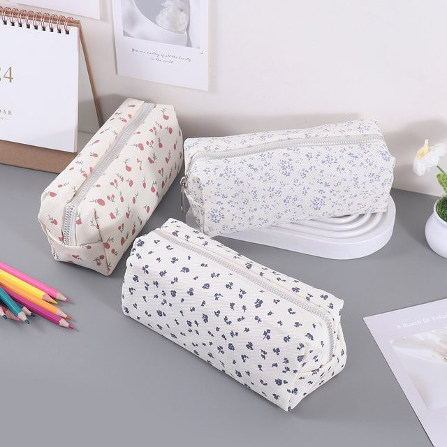 Niedliches Federmäppchen aus Canvas mit Blumendesign in Lila für deine Schreibwaren und Schulmaterialien - Bild 1
