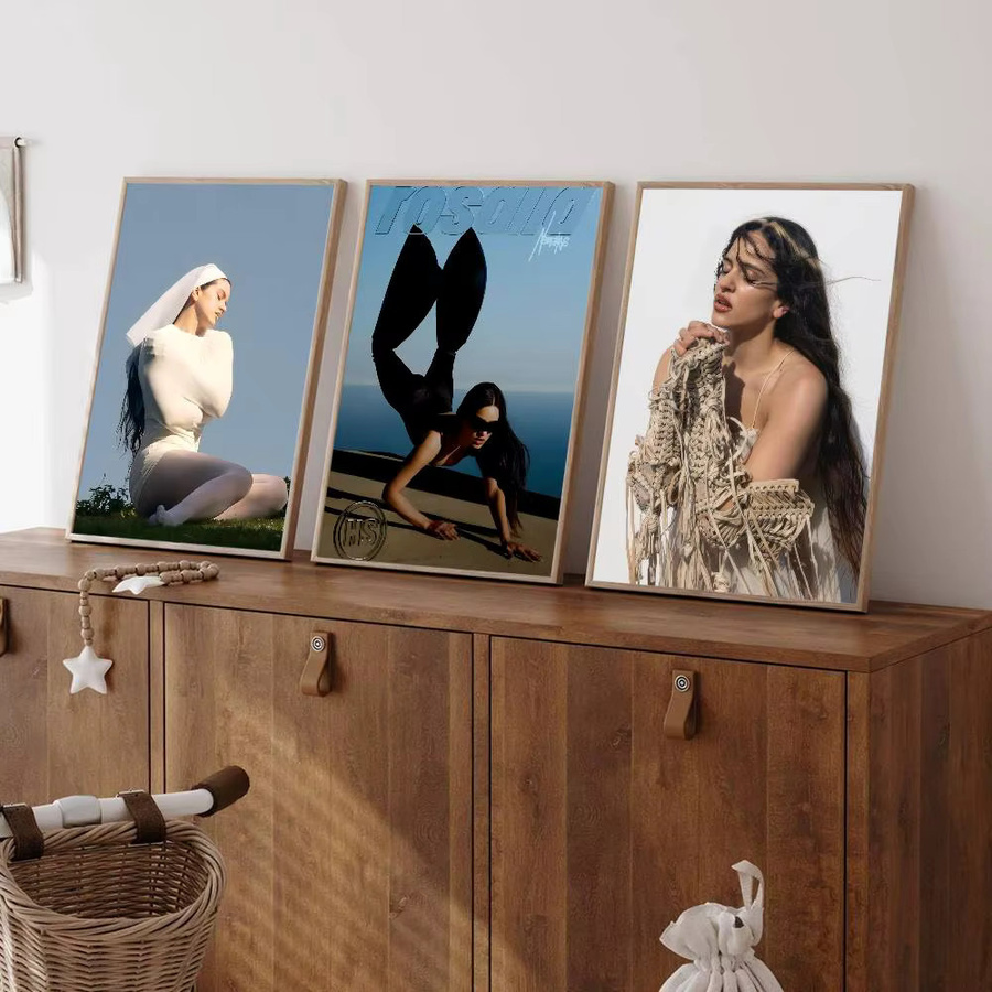 Hochwertiges Wandkunst-Poster der Sängerin Rosalia als Portrait-Gemälde in HD-Qualität, Mehrfarbig, Rechteckig - Bild 2