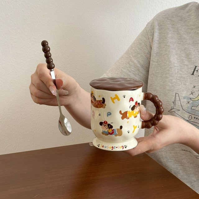 Keramiktasse mit Deckel und Löffel im Dackel-Design von Yiran toy 1, Farbe Weiß, 400 ml - Bild 1