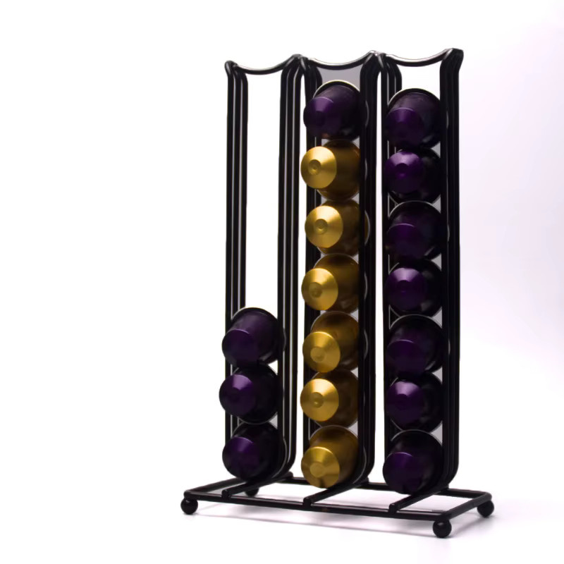 Kompakter Kaffeepadhalter für 42 Nespresso Kapseln aus Metall in Schwarz mit Regal zur Aufbewahrung auf der Küchenarbeitsplatte - Bild 4