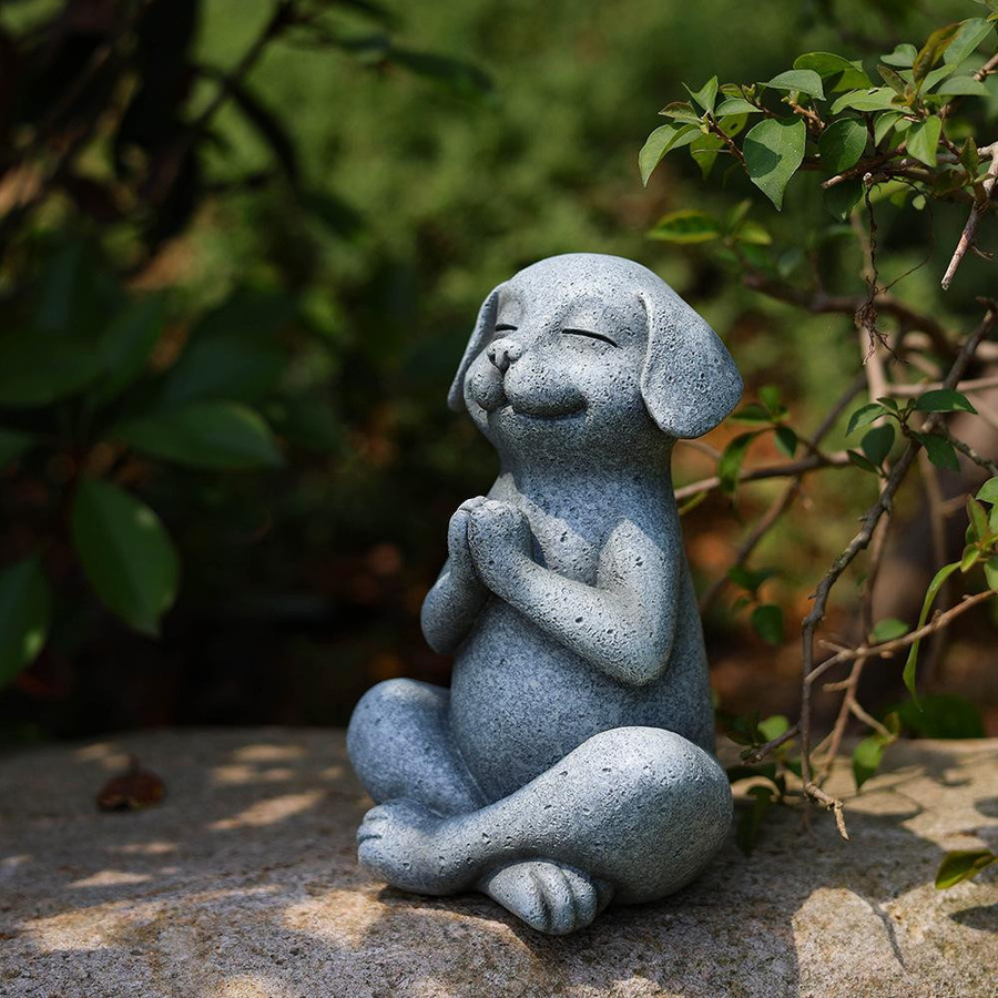 Yiran Furniture Meditierender Hund Buddha als Zen Gartendekoration in Grau - Bild 1