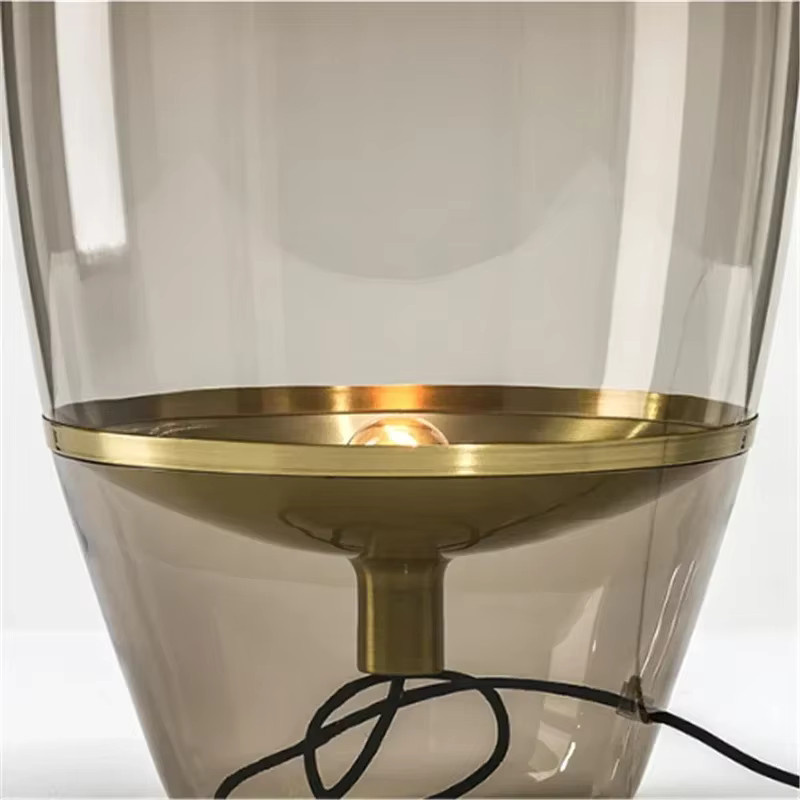 YANKE Glas-Tischlampe in Transparent mit warmweißem Licht, tschechisches Design für Wohnzimmer, Schlafzimmer und Arbeitszimmer - Bild 5