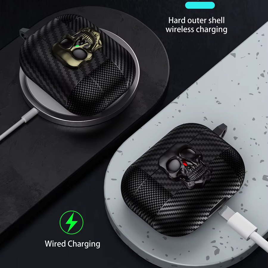 Schutzhülle mit Totenkopf-Carbonfaser-Muster für Apple AirPods Pro, AirPods 4, 3, 2, 1 in Schwarz mit Haken - Bild 3