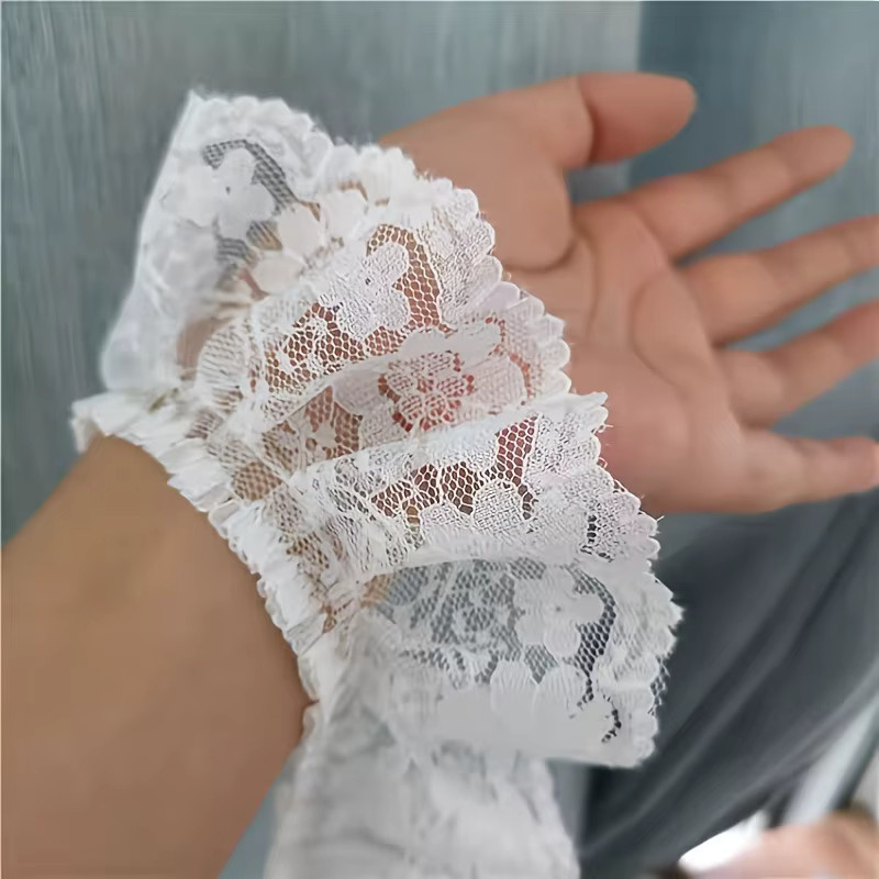 Eleganter floraler Spitzenbesatz als Rüschenrandband in Schwarz und Weiß für Brautdekoration und DIY-Mode - Bild 2
