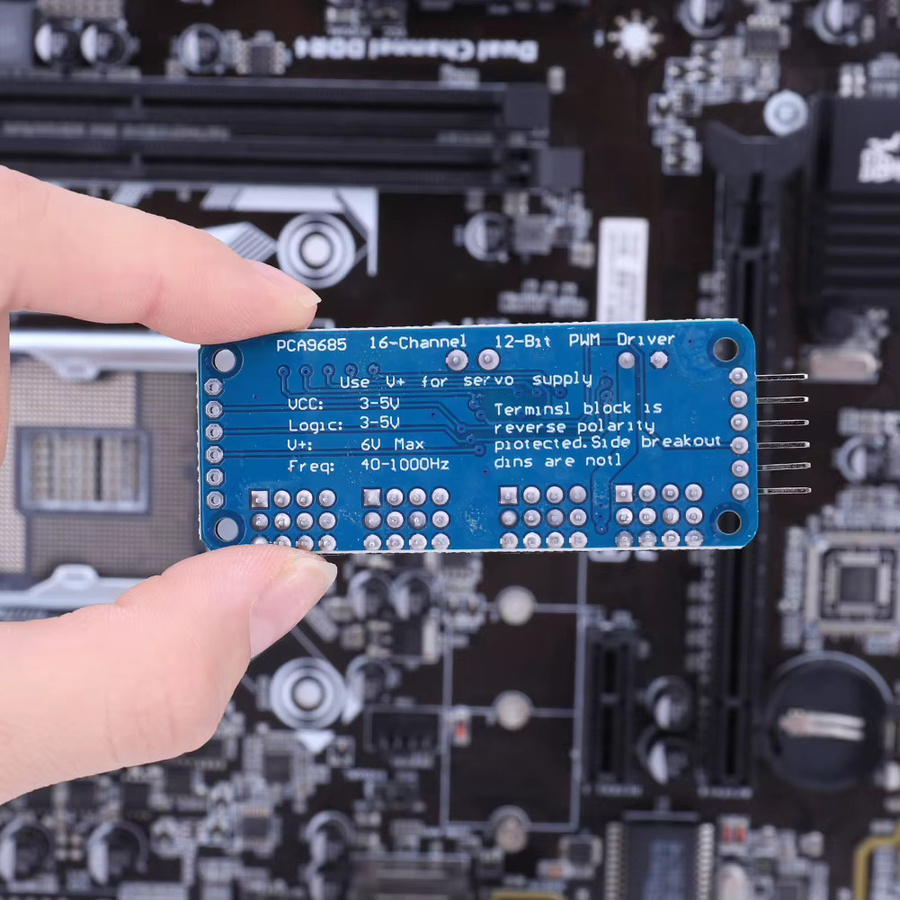 APWIKOGER 16-Kanal PCA9685 PWM-Servo-Treiberplatine mit IIC-Schnittstelle und 12-Bit-Auflösung in Blau für Arduino und Raspberry Pi - Bild 3