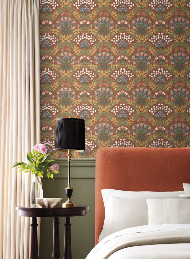 Rifle Paper Co. Tapete Bramble in Gold und Multicolour mit floralem Art-Nouveau-Design und botanischem Muster - Bild 1