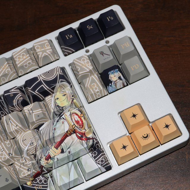 Frieren Anime Theme Keycaps aus PBT im Cherry Profile mit Side Print für mechanische Tastaturen wie Made68, Mad68 und Wooting 60, Mehrfarbig - Bild 1