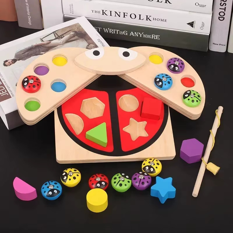 Magnetisches Angelspiel aus Holz in Marienkäfer-Form mit bunten Tier-Puzzle-Bausteinen zur frühkindlichen Förderung - Bild 4