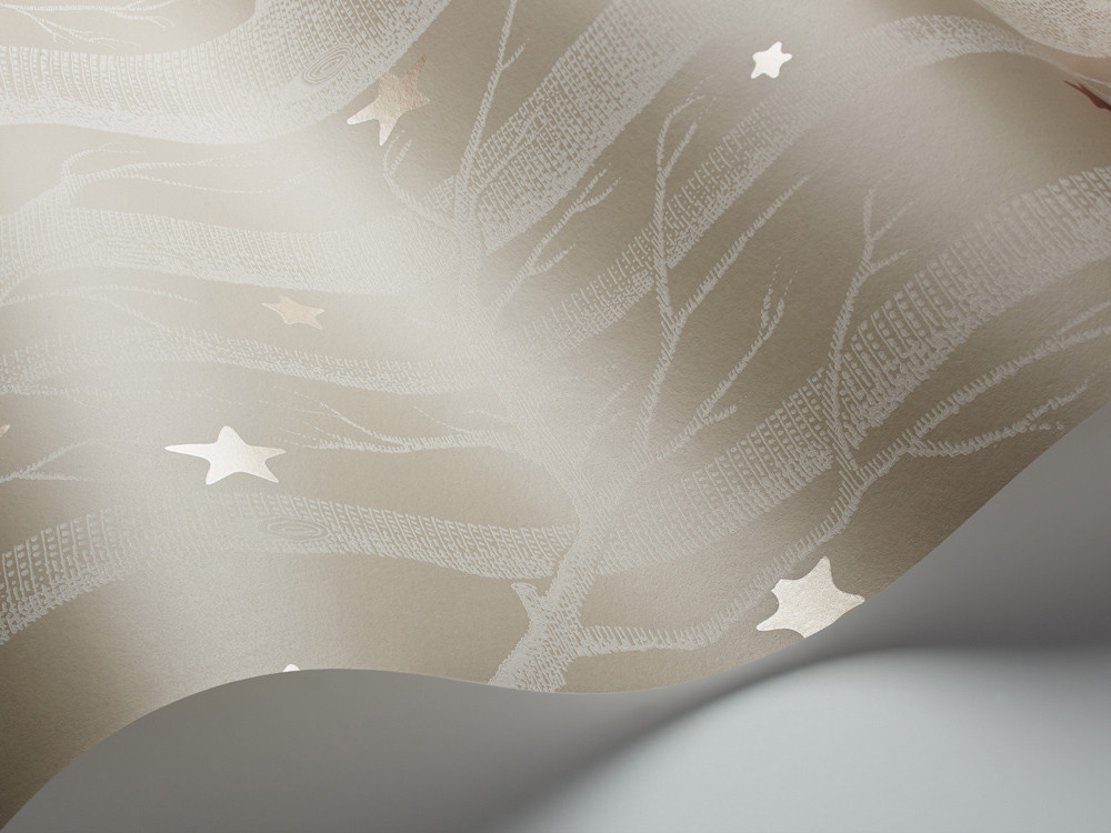 Cole & Son Tapete Woods & Stars Linen in Beige mit botanischem Naturmotiv für Kinderzimmer - Bild 1