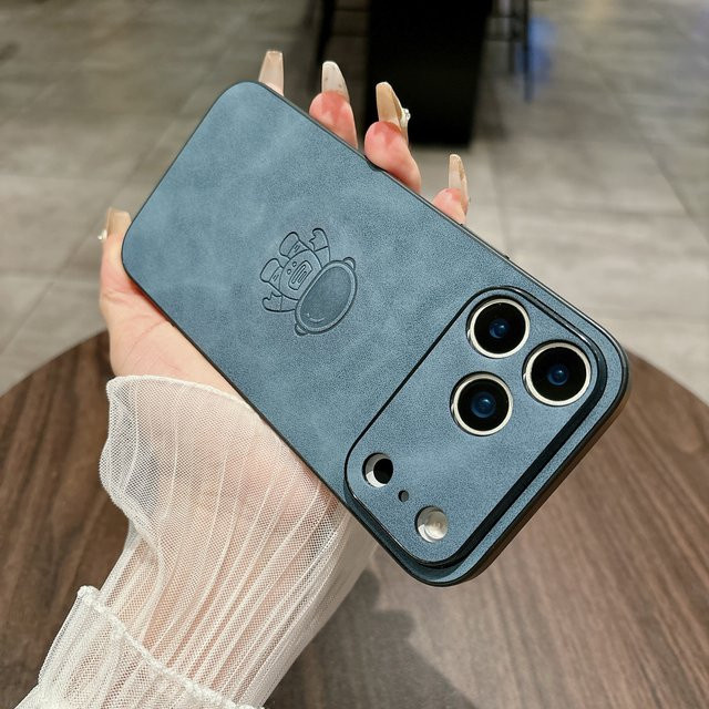 Stoßfeste iPhone Hülle aus PU-Leder mit Astronauten-Muster für iPhone 17 16 15 14 13 12 11 Pro Max - Bild 1