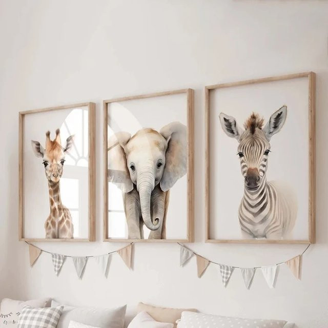 Potdemiel Set aus drei modernen Leinwanddrucken mit Tier-Motiven in Gelb und Multicolour für das Kinderzimmer - Bild 1