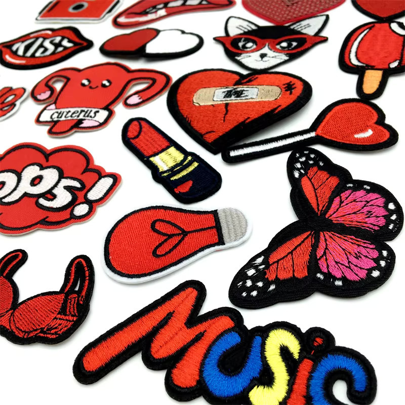 Rote Stickerei-Patches zum Aufbügeln für personalisierte Kleidung und DIY-Projekte - Bild 2