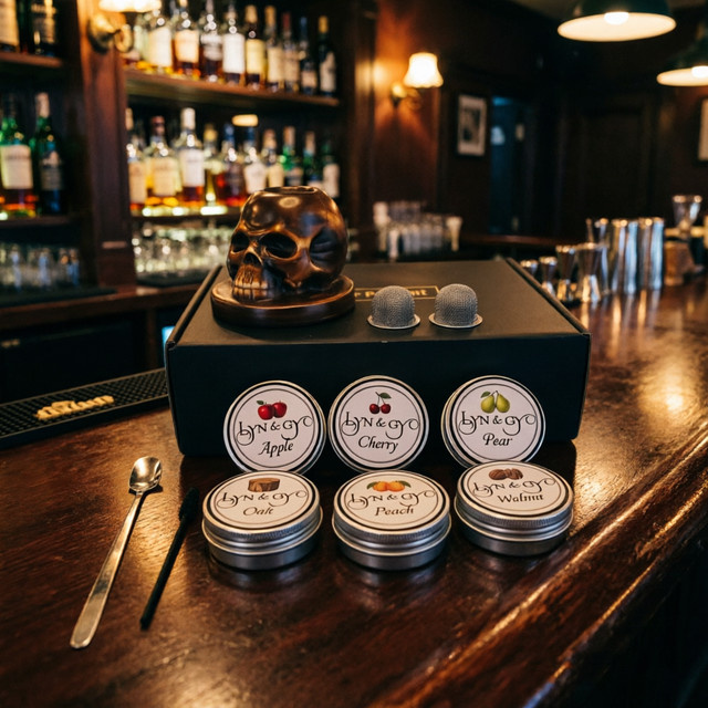 LYN&GY Totenkopf Whiskey-Rauchset aus Keramik in Schwarz mit 6 Holzchip-Aromen - Bild 1