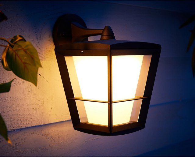 Philips Hue White & Color Ambiance Econic LED-Außenwandleuchte in Schwarz mit Laternenform und 1140 lm - Bild 2