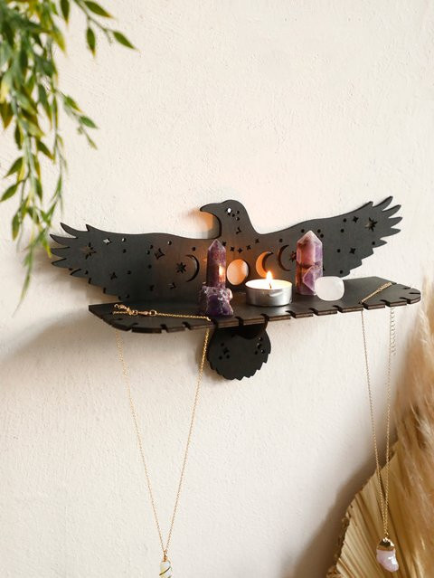 Schwebendes Wandregal in Adlerform aus Holz in Schwarz als rustikale Dekoration - Bild 1