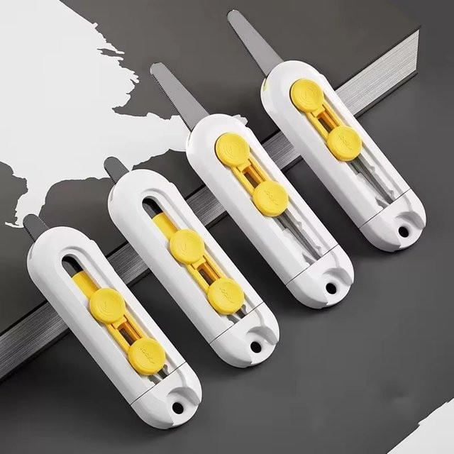 Magnetischer Kartonschneider in Weiß als tragbares Mini-Klappmesser mit austauschbarer Klinge und Brieföffner - Bild 1