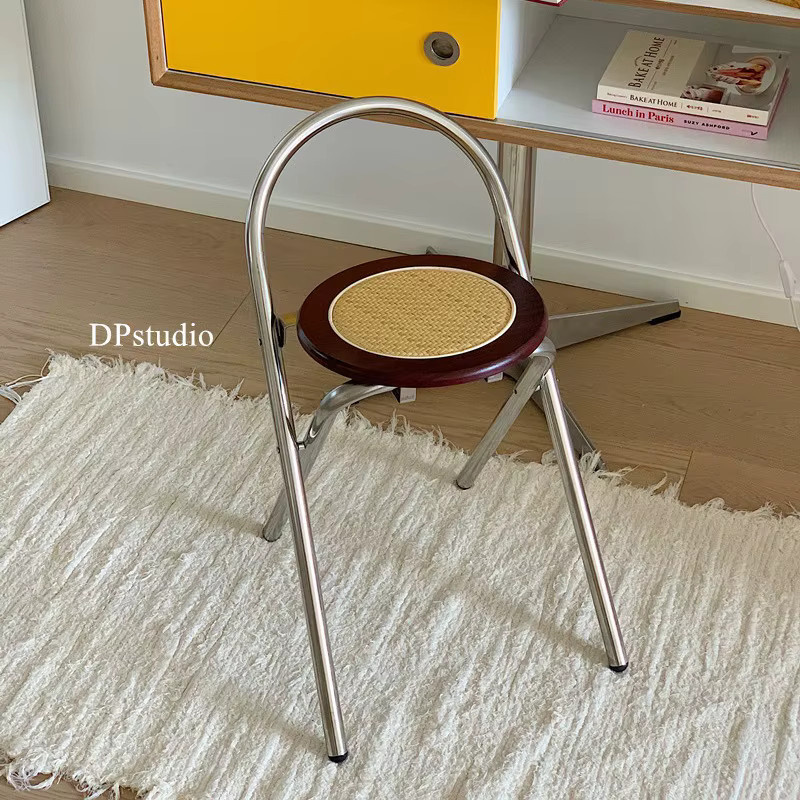 Klappbarer Vintage-Esszimmerstuhl aus massivem Holz und Rattan in Walnuss mit gepolsterter Sitzfläche - Bild 1