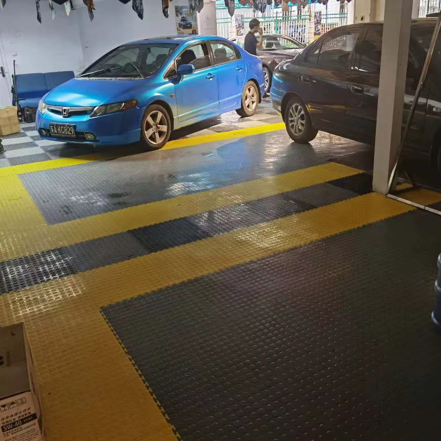 Modulare Vinyl-PVC-Garagenbodenfliesen in Grau und Schwarz für Autowerkstätten, wasserdicht und belüftet - Bild 2
