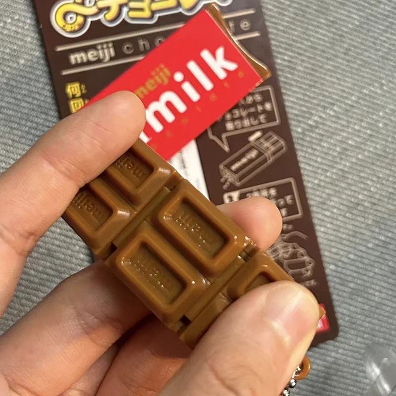 Meiji Schokoladen-Fidget-Toy, biegbarer Snap-Stressabbau-Schlüsselanhänger - Bild 1