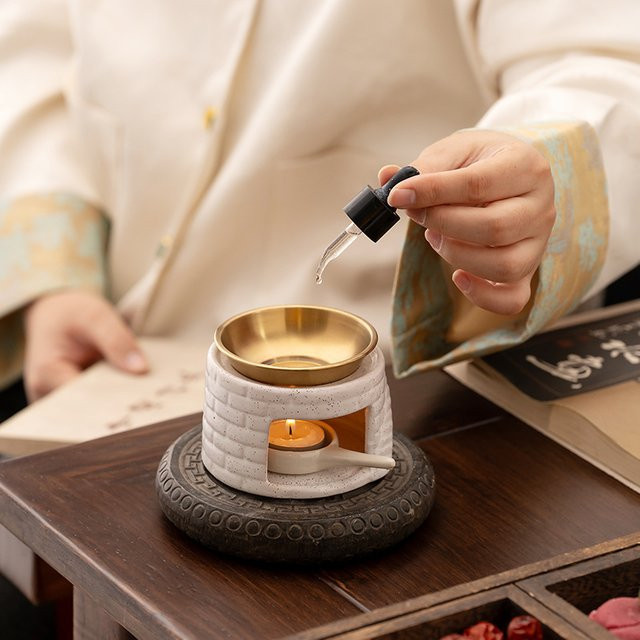 Keramik-Aromatherapie-Diffusor in Weiß zur Entspannung und Meditation als Öl- und Kerzenheizung für deine Raumdekoration - Bild 1