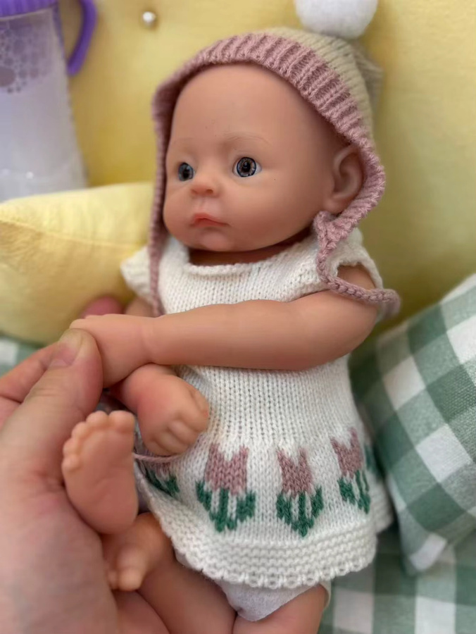 Aizwa Reborn Baby Puppe Mädchen aus Silikon mit offenen Augen, Mehrfarbig, Größe: 25,4 cm - Bild 3