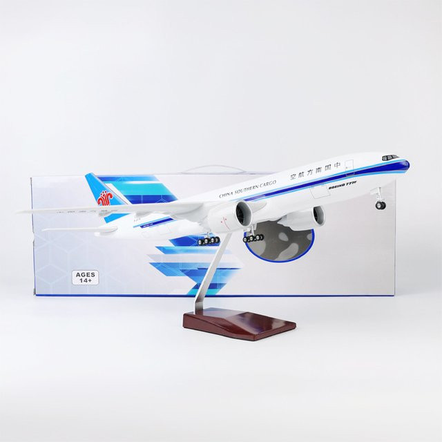 ZOCO Flugzeugmodell 777 China Southern Airlines, Maßstab 1:157, mit Radfahrwerk, Kunststoff, ab 14 Jahren - Bild 1
