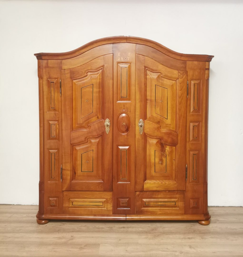 Barock Bogen Schrank Antikhof Brück aus Kirschbaum in Braun mit Regalböden, H: 199,0 cm, B: 188,0 cm, T: 45,0 cm - Bild 1
