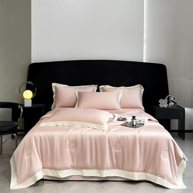 Luxuriöse Sommer-Steppdecke aus 100 % gewaschener Seide mit Stickerei in Pink, B/B: 150 x 200 cm - Bild 1