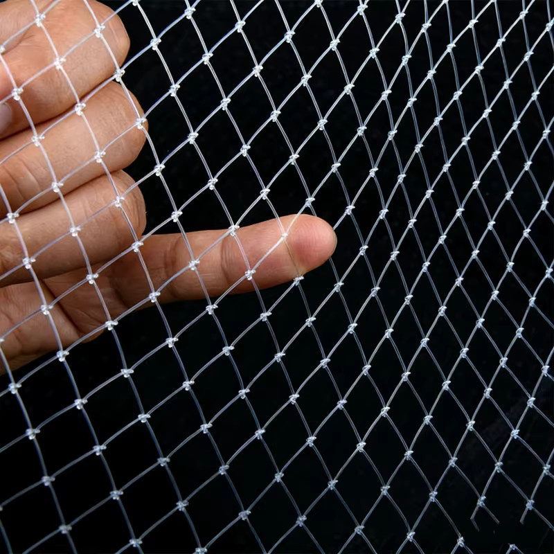 Extra starkes Anti-Vogel-Netz aus Nylon in Weiß als wiederverwendbarer Vogelschutz für Obst, Ernte und Pflanzen im Garten - Bild 1
