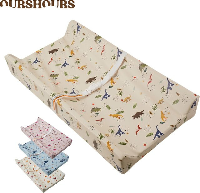 Tragbare Baby-Wickelunterlage mit Sicherheitsgurt und erhöhtem Rand in Grau und Multicolour - Bild 1