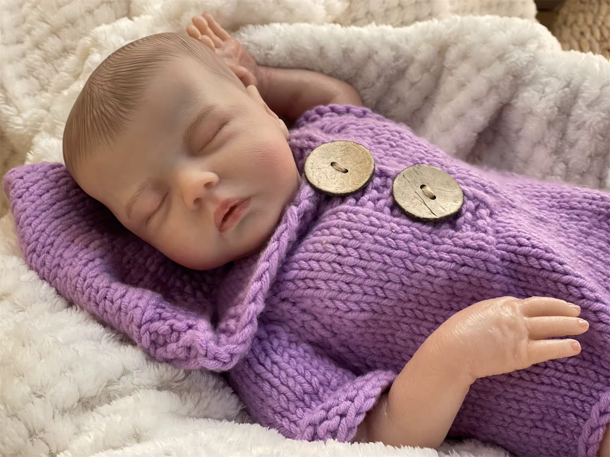 OtardDolls Bebe Reborn Puppe, 18 Zoll, mit bemaltem Haar, weicher Stoffkörper, Lila - Bild 2