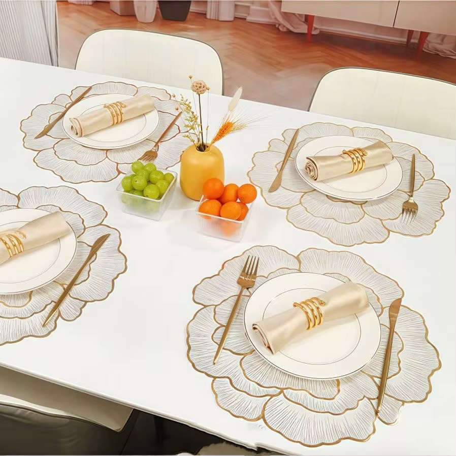 Inyahome Pfingstrosen Tischsets aus PVC in Gold, runde und wasserdichte Untersetzer im nordischen Design - Bild 2