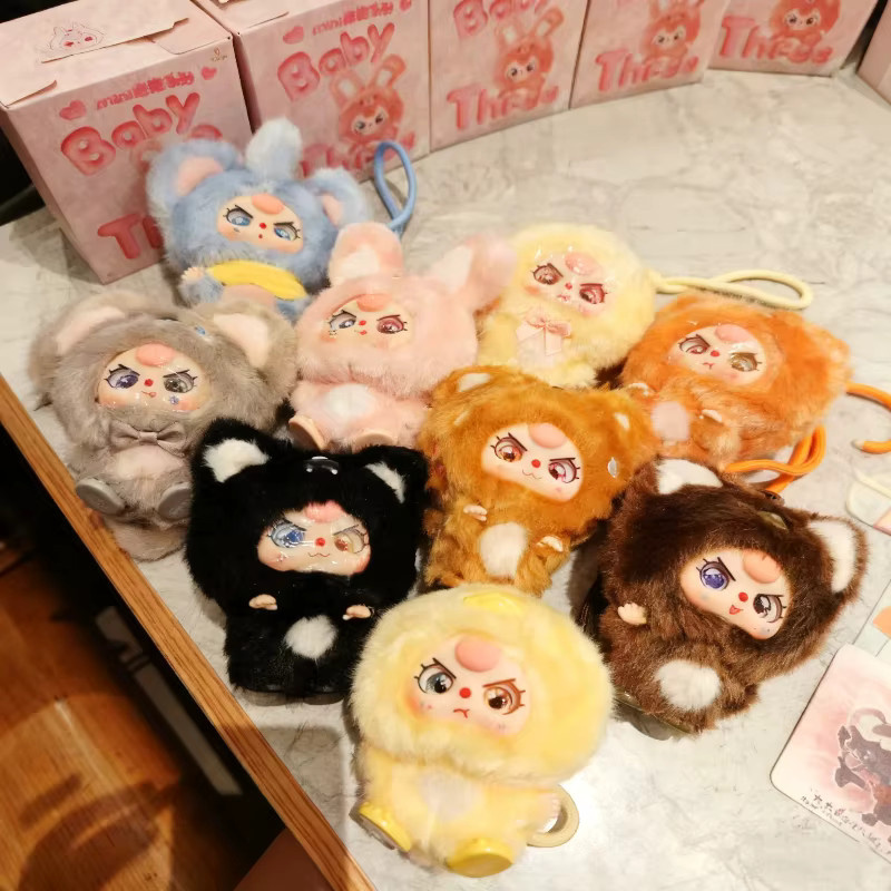 52TOYS Baby Three Mini Hug Vinyl Plüsch Blind Box, Puppe, Taschenanhänger - Bild 2
