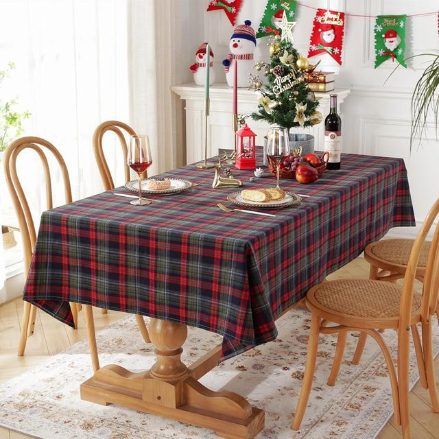 Weihnachtstischdecke von A Family Of Home Textiles, rot-schwarz-weiß kariert, quadratisch, B/B: 140 x 140 cm - Bild 1