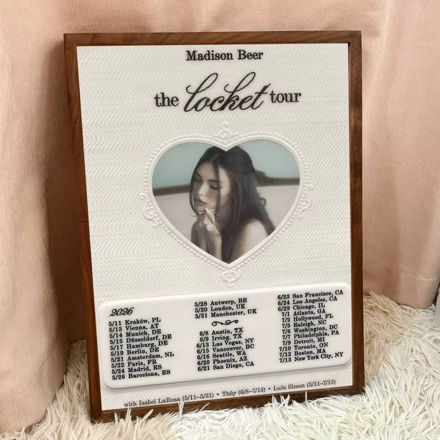 Selbstklebendes Anime-Poster Madison Beer Medaillon Illustration in Weiß zur Raumdekoration - Bild 4