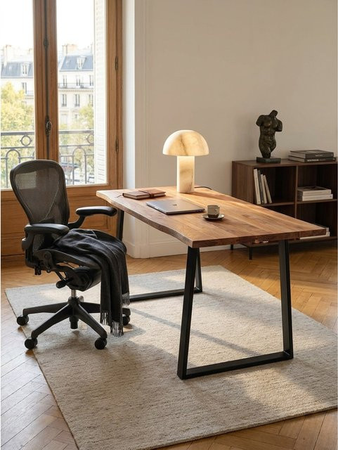 Schreibtisch aus Massivholz Akazie mit Baumkante und Trapezgestell von KADIMA DESIGN, Farbe Braun, B/T/H: 120 x 60 x 76 cm - Bild 1