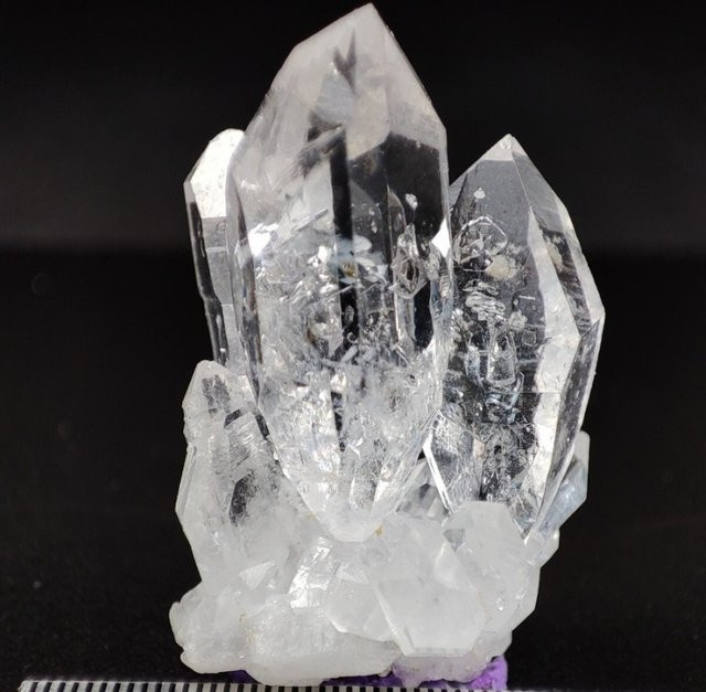 CrystalHola Ananas-Quarz-Cluster aus transparentem Klarquarz als dekorativer Bastelstein für dein Zuhause oder Büro - Bild 1