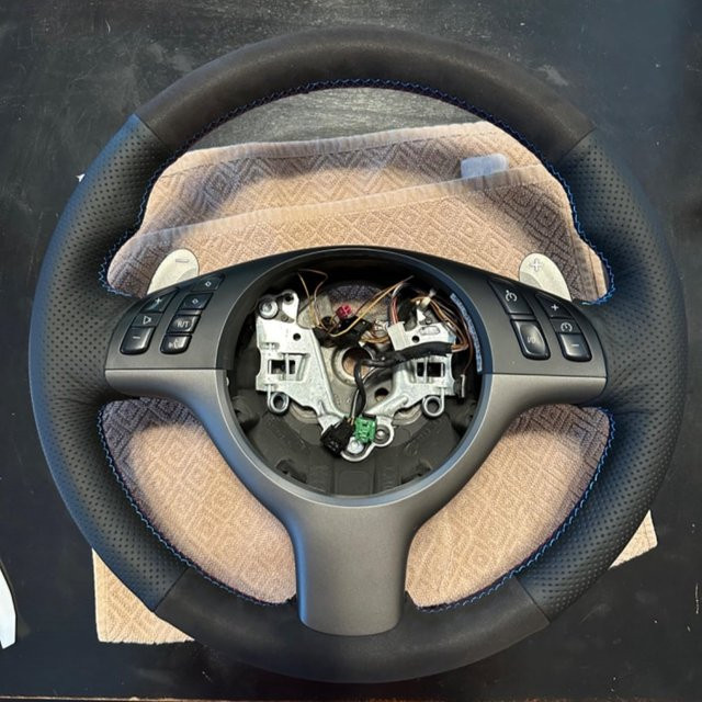 DKCEIS Lenkradabdeckung aus schwarzem Wildleder und echtem Leder für BMW M Sport Modelle E46 330i 330Ci E39 M3 M5 540i 525i 530i - Bild 1