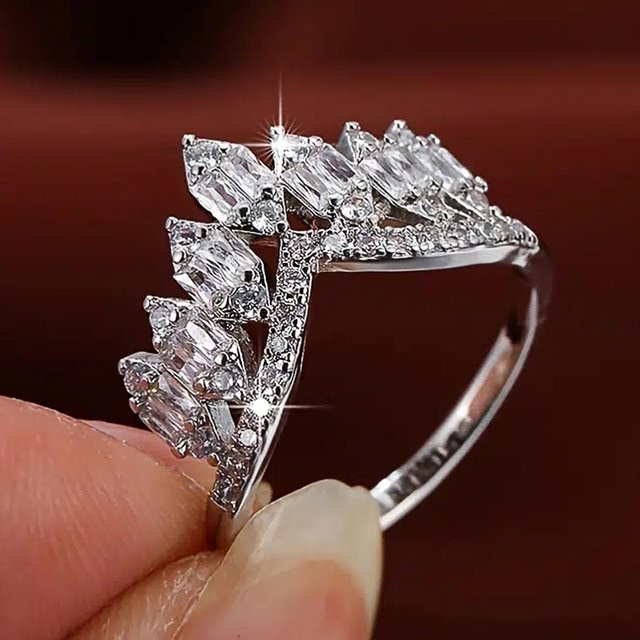 Huitan Chic Ring, Krone Form, Silber, Zirkonia, Damen - Bild 1